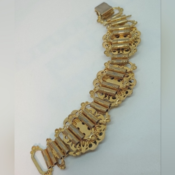 * Vintage Glass Reverse Intaglio Asian Scene Gold Tone Panel Bracelet - Picture 5 of 7